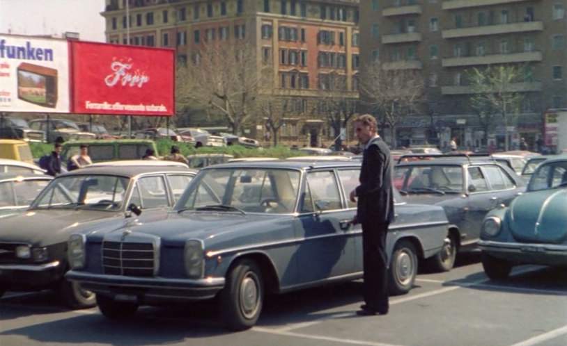 Mercedes-Benz 230