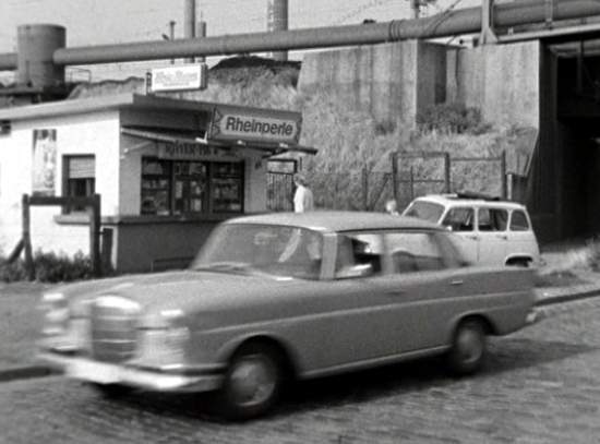 Mercedes-Benz 220