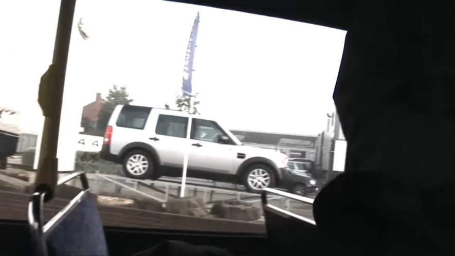 2005 Land-Rover Discovery Series III in Dirty Egg