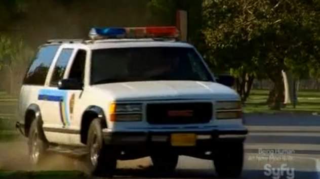 1994 GMC Suburban in Mega Python vs. Gatoroid