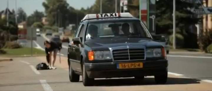 1985 Mercedes-Benz 200 W124 in Rabat