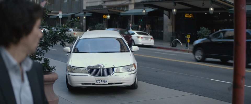 Lincoln Town Car Stretched Limousine