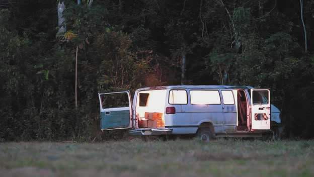 1994 Dodge Ram Wagon in Jurassic Attack