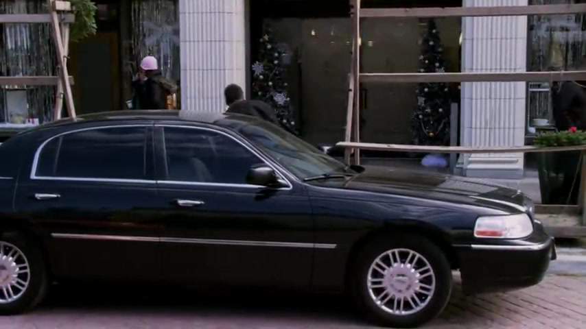 2006 Lincoln Town Car in Fir Crazy