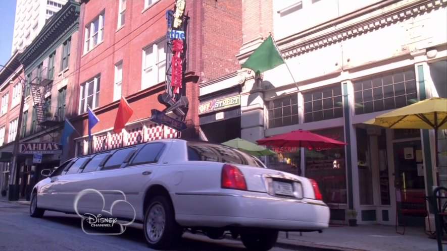 Lincoln Town Car Stretched Limousine