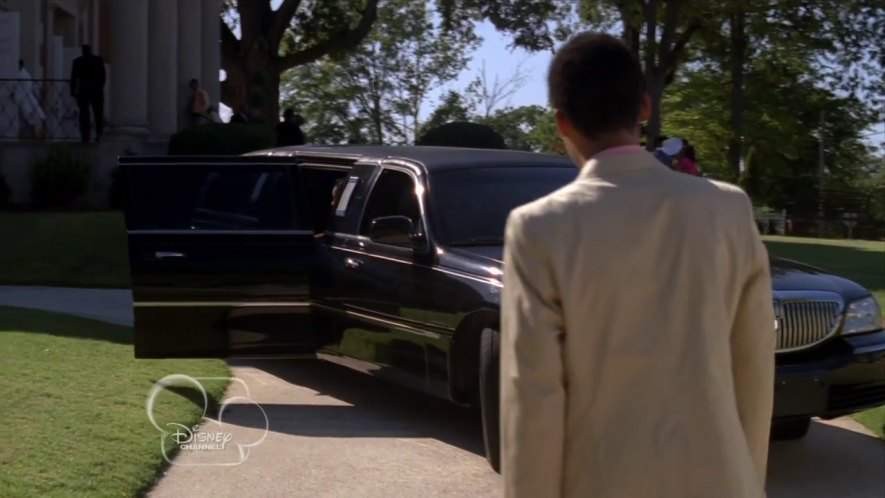 Lincoln Town Car Stretched Limousine