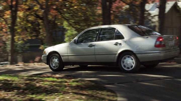Mercedes-Benz C 230