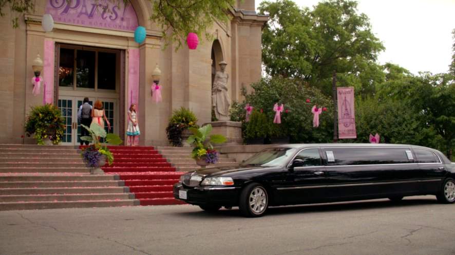 Lincoln Town Car Stretched Limousine