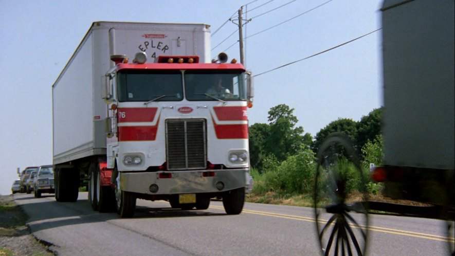 Peterbilt 352