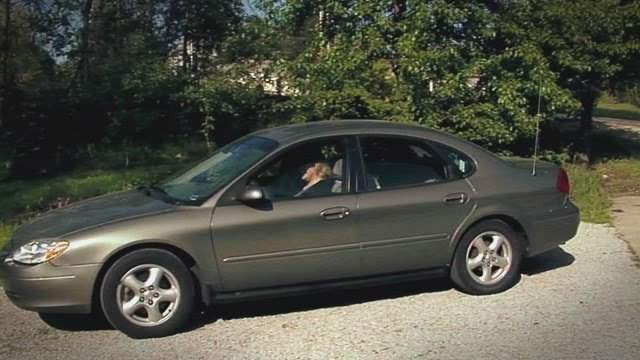 2000 Ford Taurus in Vampireland