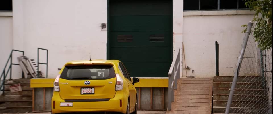 Toyota Prius v