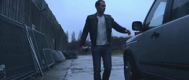 Land-Rover Discovery Series III in Little Deaths