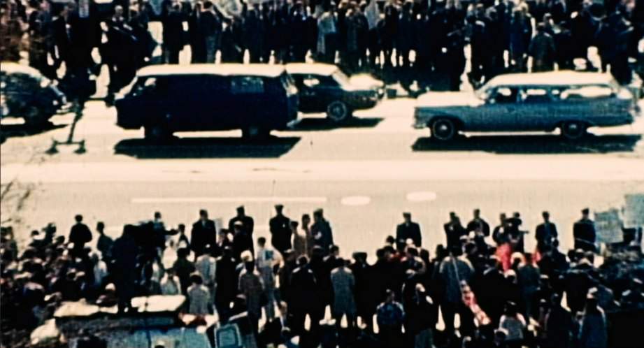 Plymouth De Luxe Suburban