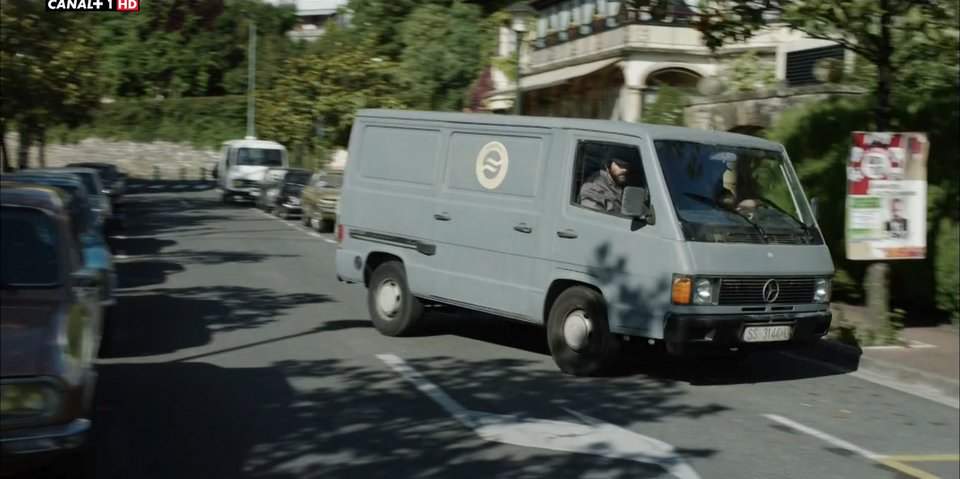 Mercedes-Benz MB 100
