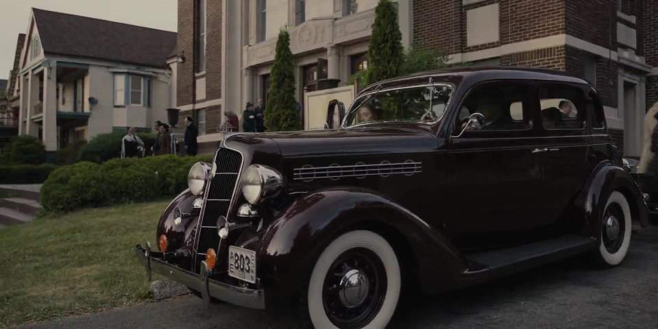 Plymouth De Luxe