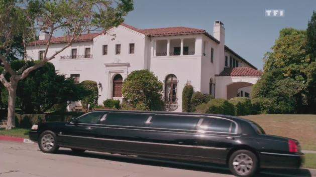 Lincoln Town Car Stretched Limousine
