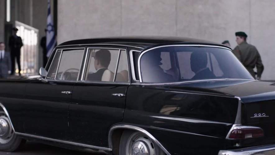Mercedes-Benz 220