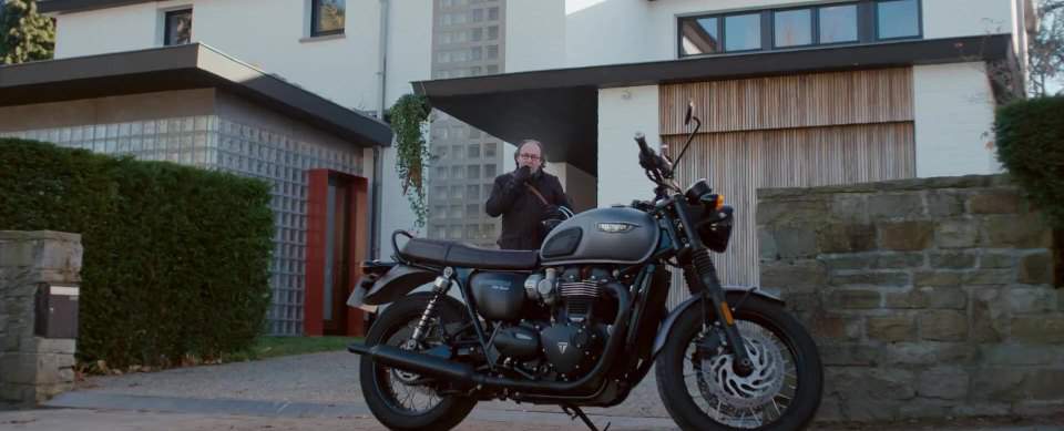 Triumph Bonneville in Momo