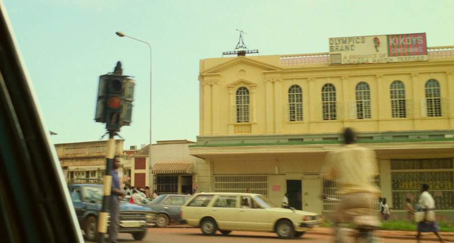 Nissan Bluebird AD Wagon