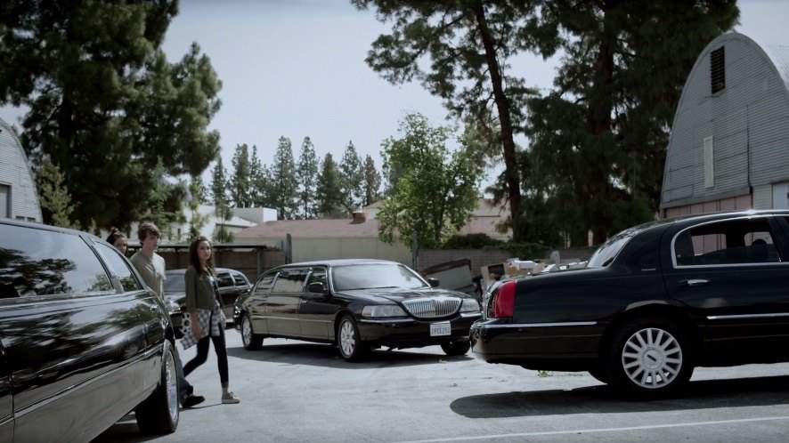 Lincoln Town Car Stretched Limousine