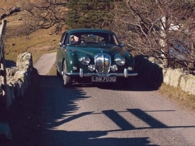 Daimler V8 250