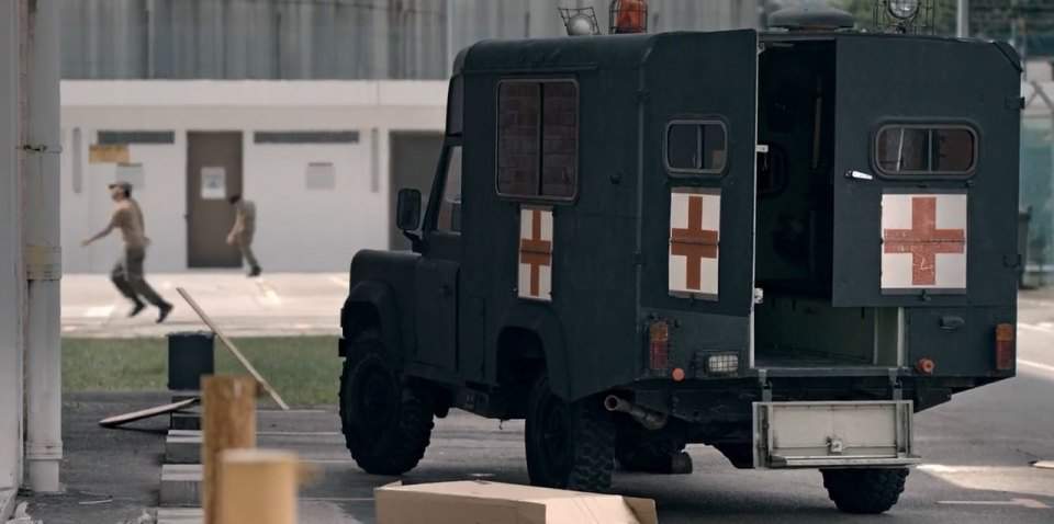 Land-Rover Defender 110 Ambulance