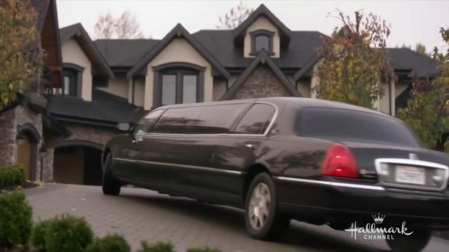 Lincoln Town Car Stretched Limousine