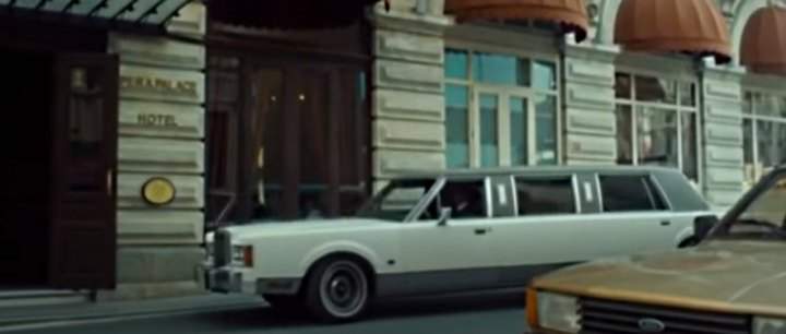 Lincoln Town Car Stretched Limousine