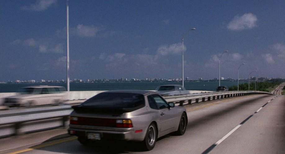 Porsche 944