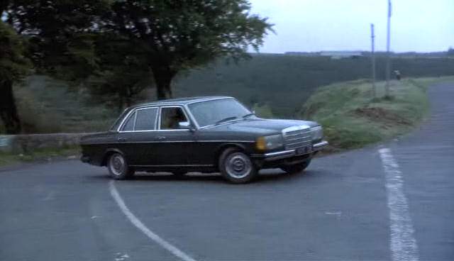 Mercedes-Benz 230