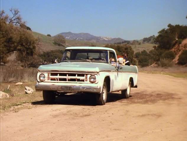 Dodge D-100