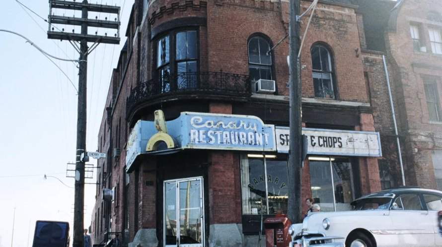 Pontiac Chieftain De Luxe