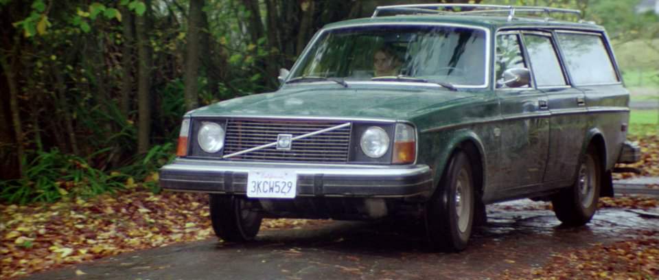 1975 Volvo 245 in When Strangers Appear