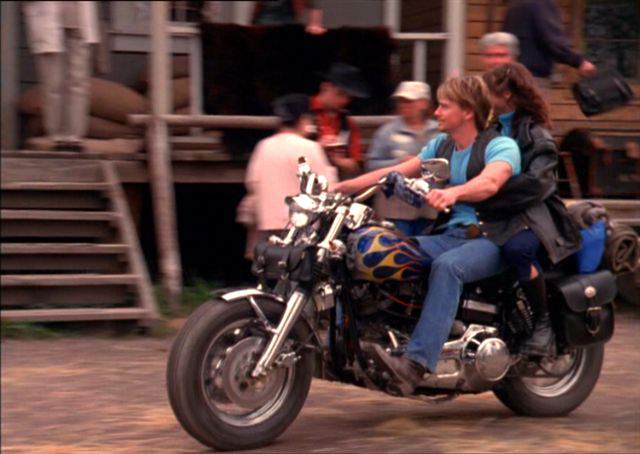Harley-Davidson Wide Glide in Lone Hero