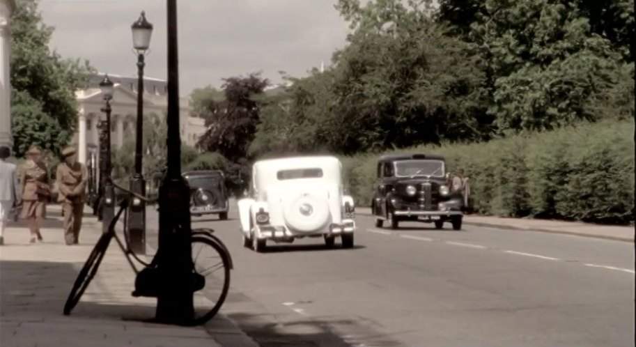 1954 Austin FX3 Taxi in Dead Gorgeous