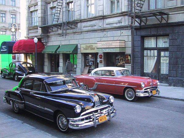 Pontiac Chieftain De Luxe