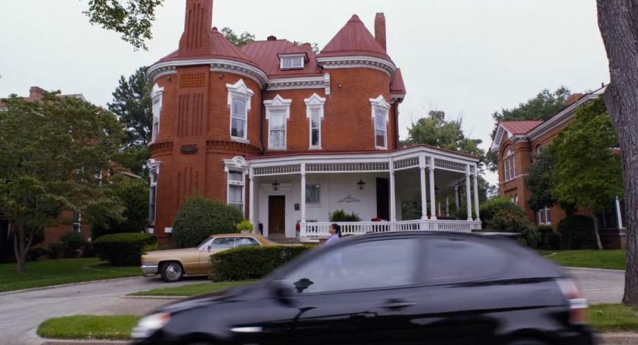 Cadillac Sedan DeVille