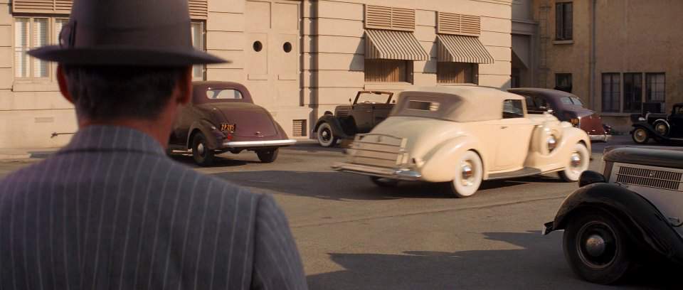 Plymouth De Luxe