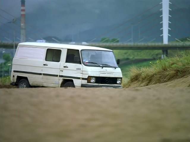 Mercedes-Benz MB 100