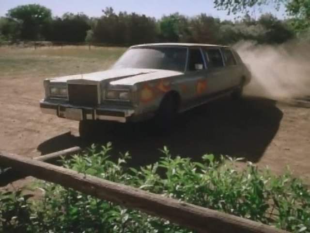 1988 Lincoln Town Car Stretched Limousine in Maniacts