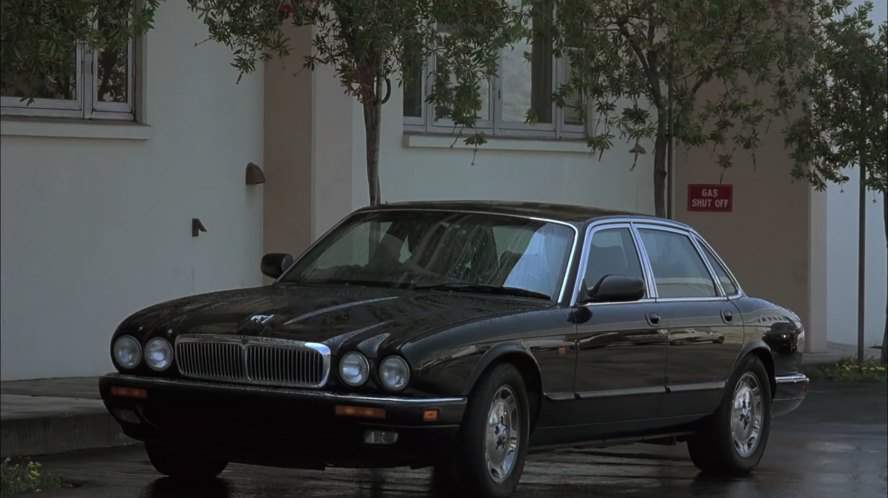 Jaguar XJ6