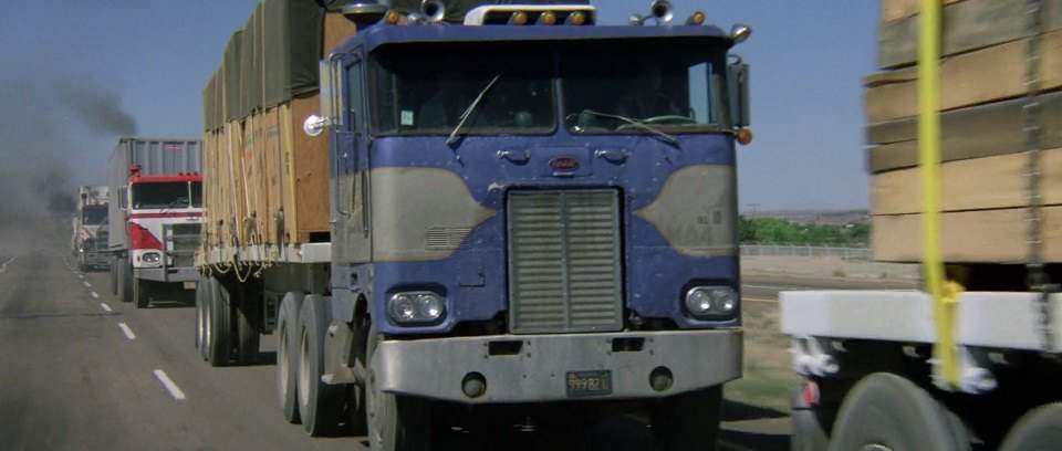 Peterbilt 352