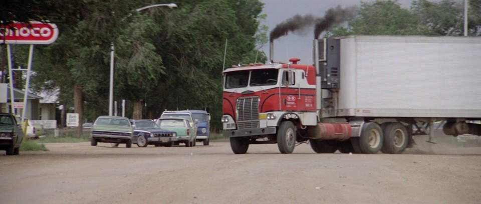 White-Freightliner WFT-8664T