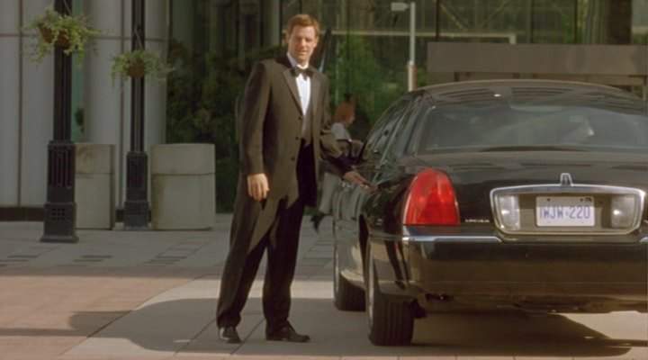 2003 Lincoln Town Car in Cake