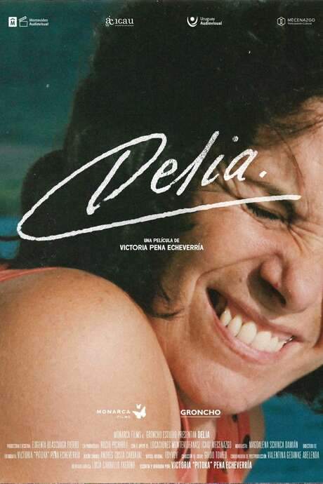 During a period of dictatorship, Delia found solace in writing poetry after her husband, Jorge, was imprisoned. These poems became a refuge, allowing her to express feelings she couldn't otherwise share while supporting her family. With the end of the dictatorship and the promise of freedom, she continued to write. Now, she has chosen to share her collection of poems with her family, offering a glimpse into her experiences and inner world.