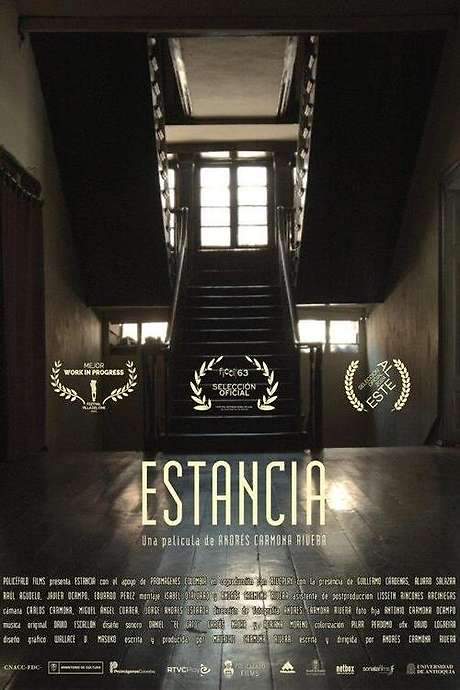 La Estancia is a doomed boarding house in a Medellín‑like city where memory is erased. Aging men reveal lives, loves, desires and thoughts on death. Long‑time couple Guillermo and Álvaro remember a buried city that silenced homosexuality. The building becomes a labyrinth of endless stairs and dark corridors, a place its residents may never leave.