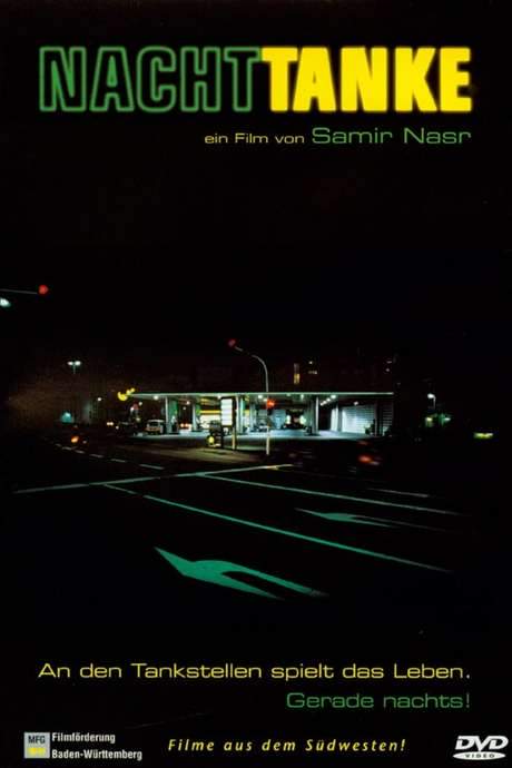 Set in Germany during the summer of 1998 as the soccer World Cup kicks off, the excitement spreads to the night‑time filling station on Heinigstraße in Ludwigshafen. While Sebastian works the shift, he can’t even catch the German team’s first match on the radio. Instead, he runs his own “soccer service”: his girlfriend phones him the instant a goal is scored, keeping him connected to the tournament.