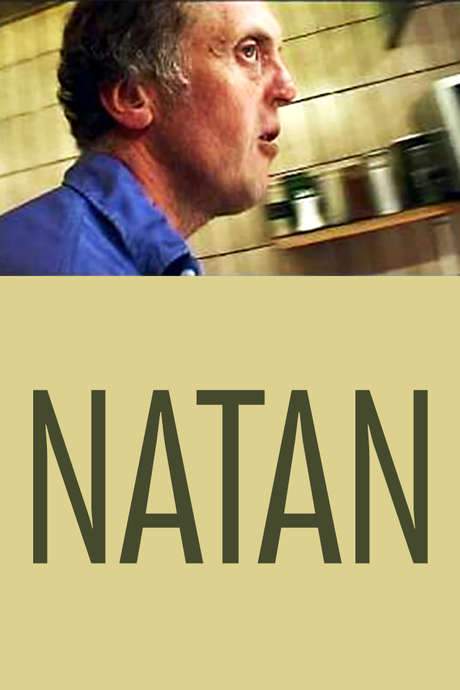 On his first day at a new job, Natan is assigned by the employment office to work at Viggo’s hamburger joint. There, his coworker Münir attempts to teach him the routine, but Natan’s clumsiness turns the shift into a series of mishaps, threatening to ruin the day.