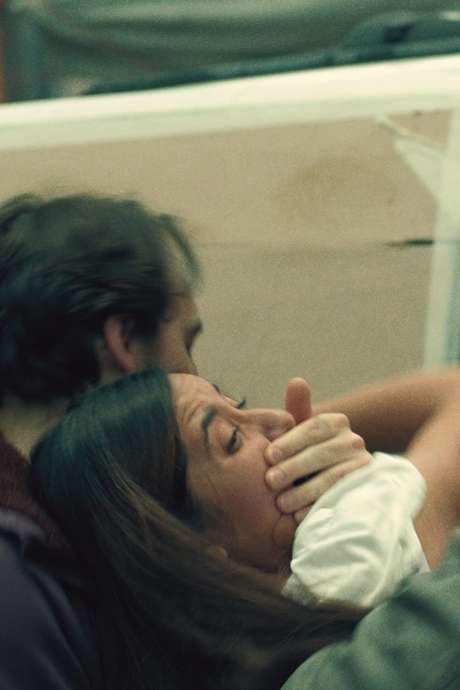 Frida and Emiliano are having an affair. After spending an evening together he asks for more than she is willing to give.