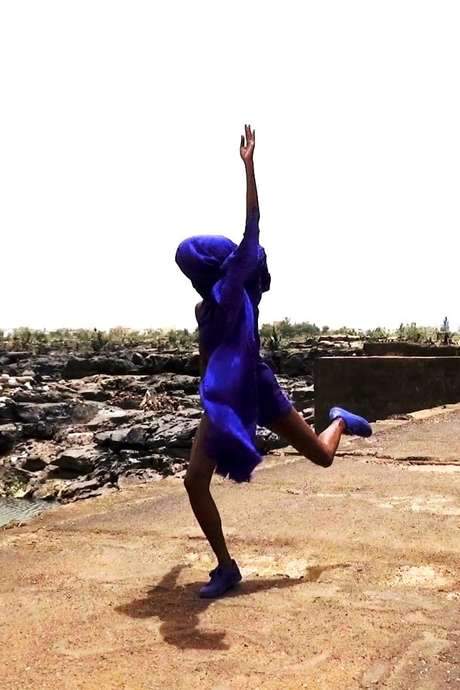 NOIRBLUE explores themes of presence and absence through an experimental dance performance. The work combines fiction and imagery of transatlantic voyages, focusing on the experiences of individuals on the periphery. The piece interrogates ideas of speech and time, utilizing improvisation and a striking visual palette centered around the colors of dark skin and ultramarine blue pigment to create a powerful and evocative experience.